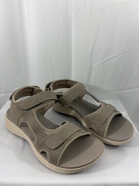 NWT Clarks Cloudsteppers Women's Size 8.5W Taupe Cushioned Strap Sandals